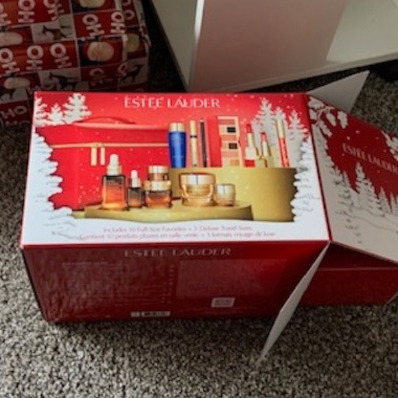 5 pieces of Estée Lauder Christmas Gift Box! NWOT - Picture 8 of 8